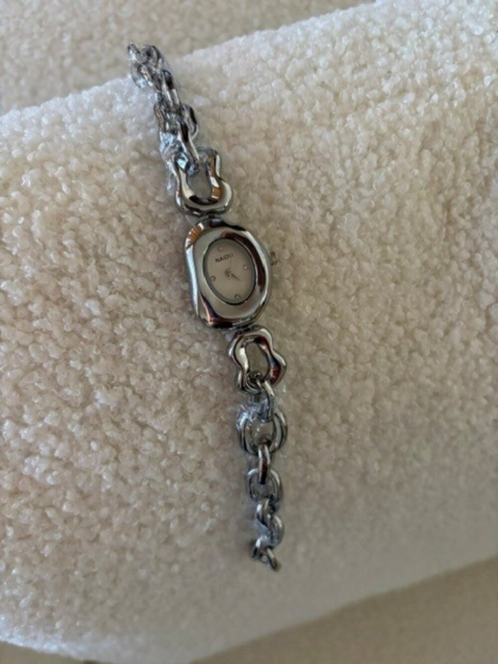 Women's Black and Silver  Quartz Watch